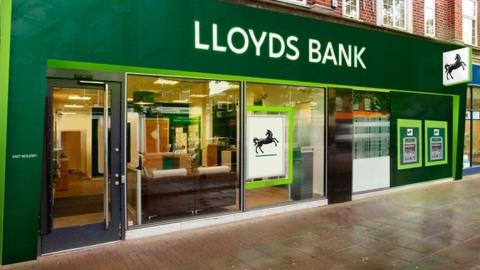 Lloyds to cut UK jobs, shift IT skills to India - FT